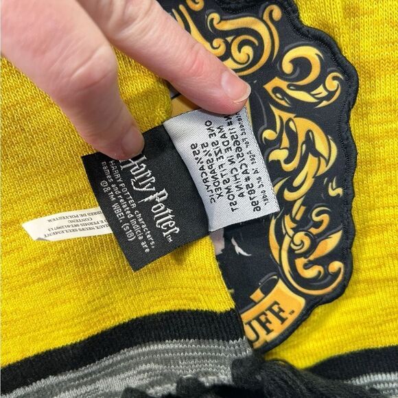 Wizarding World Of Harry Potter Hufflepuff Long Scarf fringe Harry Potter Long - Picture 8 of 11